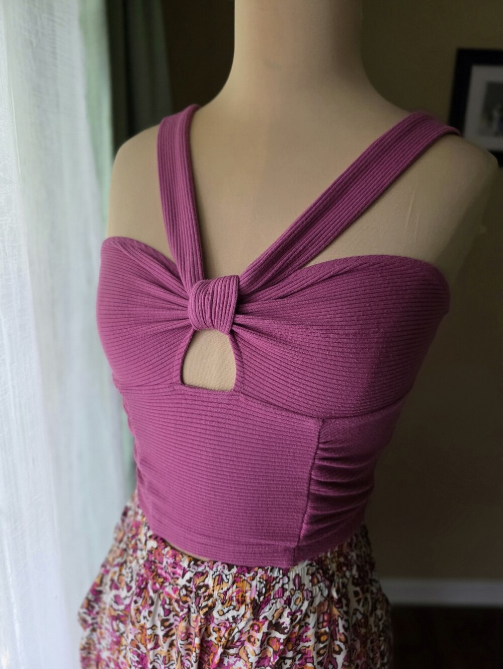 Urban Outfitters Y-Halter Ribbed Cutout Crop Top Magenta Pink Knit Tank Size M